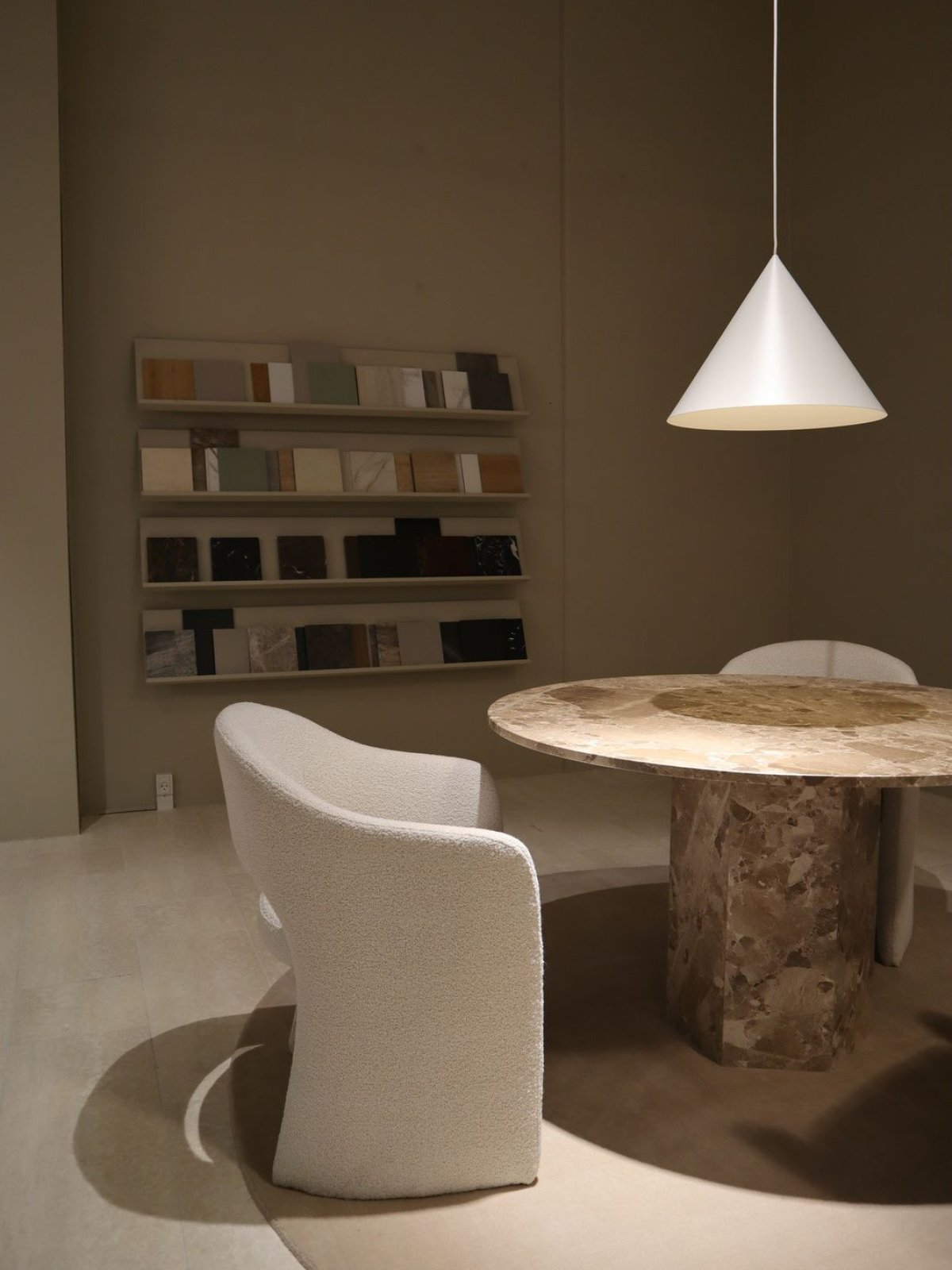 Sedia da pranzo con braccioli Tori-8